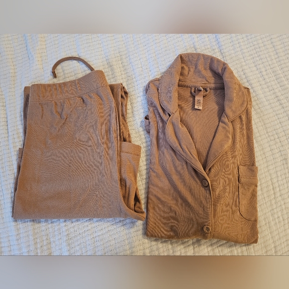 Skims Soft Lounge long sleeve sleep set - Picture 2 of 6